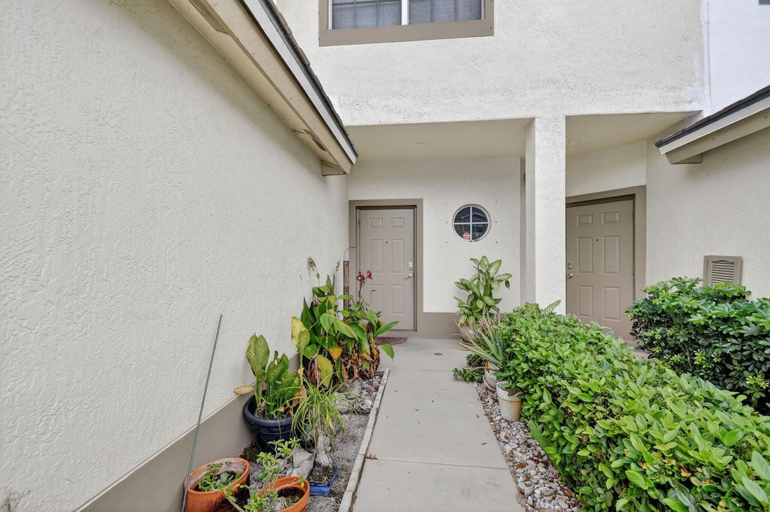 Active With Contract: $425,000 (3 beds, 2 baths, 1559 Square Feet)