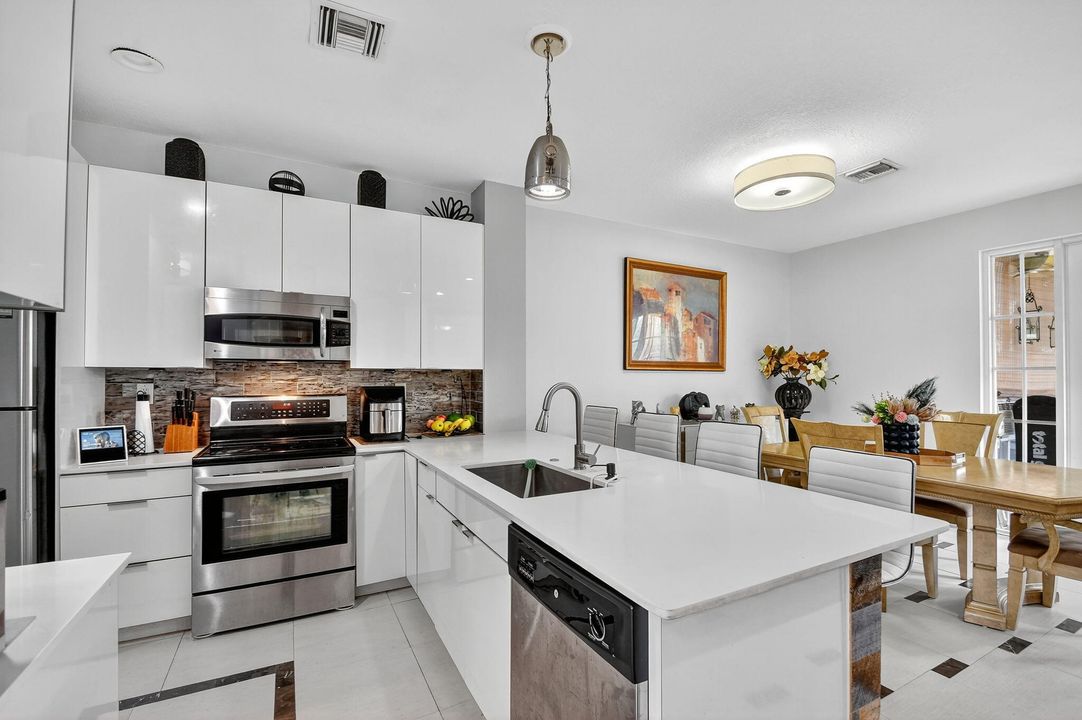 Active With Contract: $425,000 (3 beds, 2 baths, 1559 Square Feet)