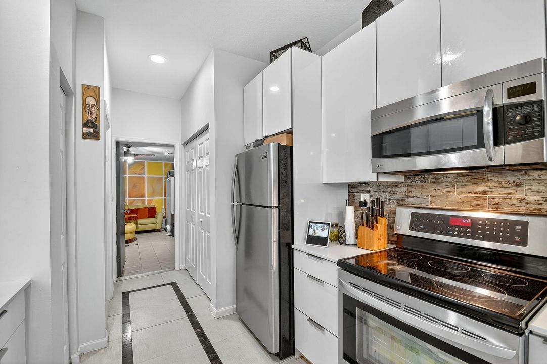 Active With Contract: $425,000 (3 beds, 2 baths, 1559 Square Feet)