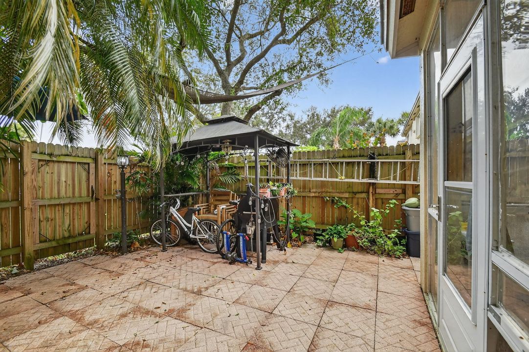 Active With Contract: $425,000 (3 beds, 2 baths, 1559 Square Feet)