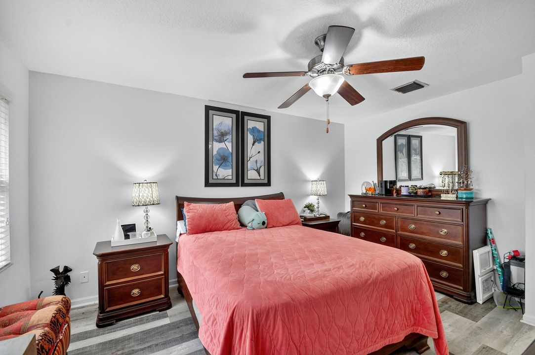 Active With Contract: $425,000 (3 beds, 2 baths, 1559 Square Feet)