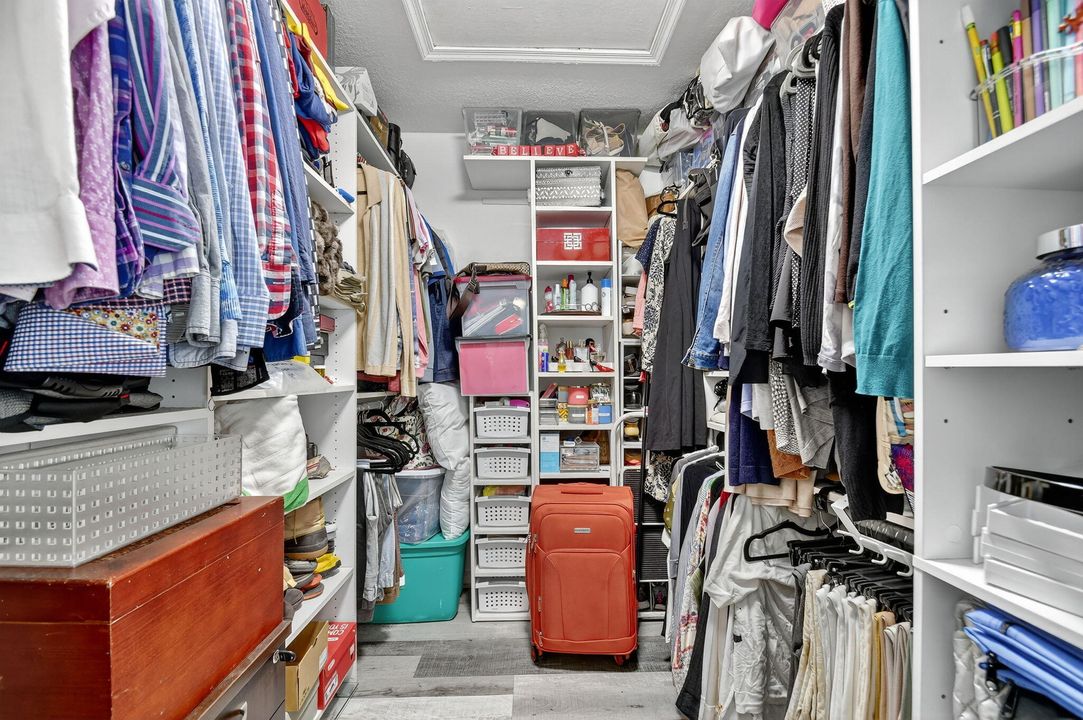 Active With Contract: $425,000 (3 beds, 2 baths, 1559 Square Feet)