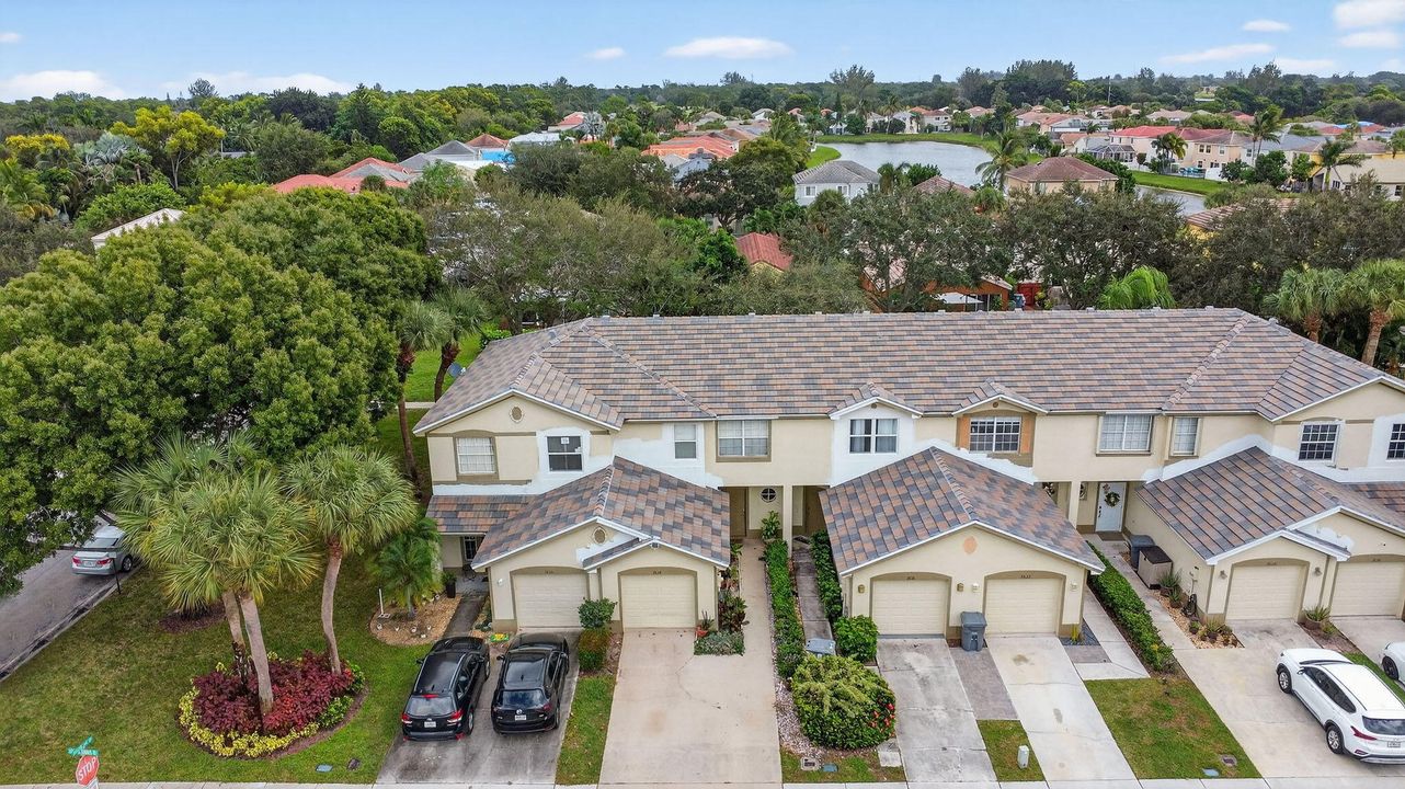 Active With Contract: $425,000 (3 beds, 2 baths, 1559 Square Feet)