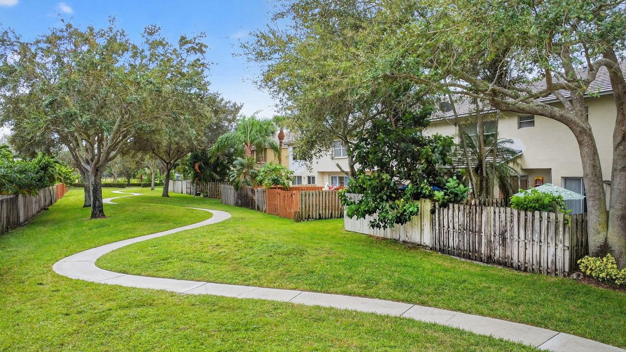 Active With Contract: $425,000 (3 beds, 2 baths, 1559 Square Feet)