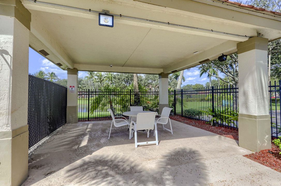 Active With Contract: $425,000 (3 beds, 2 baths, 1559 Square Feet)