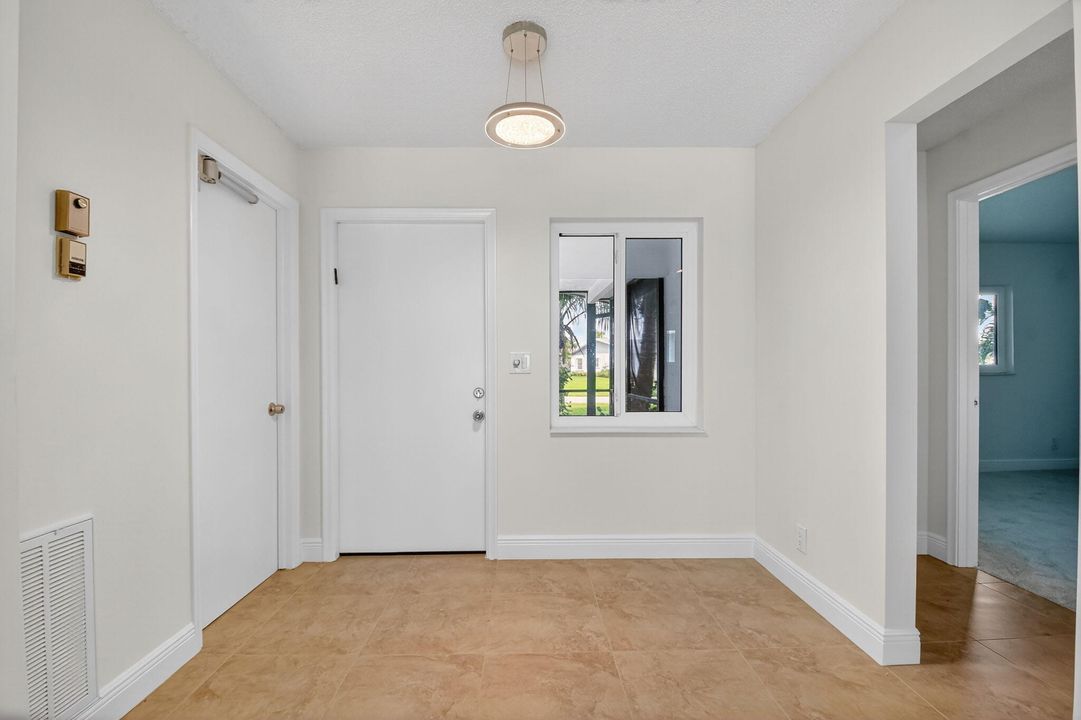 For Sale: $349,000 (2 beds, 2 baths, 1512 Square Feet)