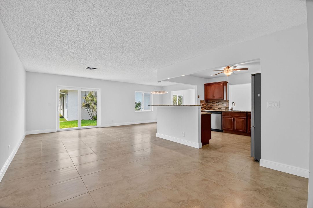 For Sale: $349,000 (2 beds, 2 baths, 1512 Square Feet)