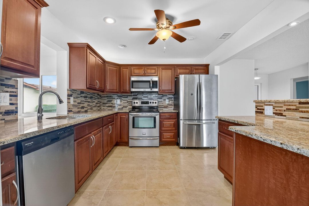 For Sale: $349,000 (2 beds, 2 baths, 1512 Square Feet)