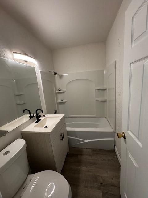 合同活跃: $380,000 (3 贝兹, 2 浴室, 1390 平方英尺)