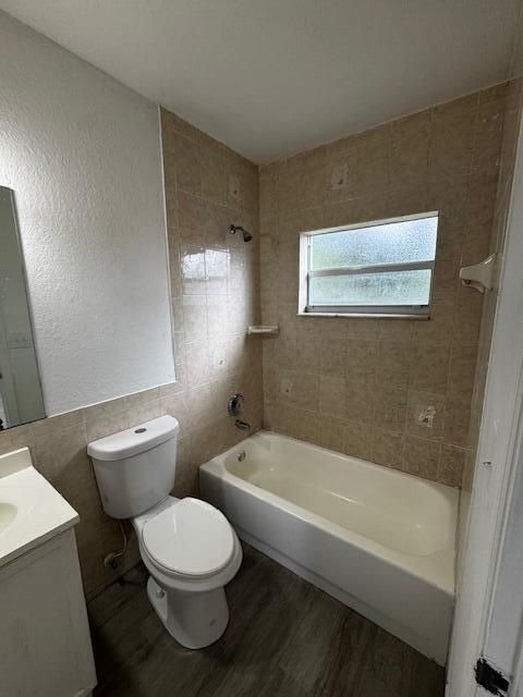 合同活跃: $380,000 (3 贝兹, 2 浴室, 1390 平方英尺)