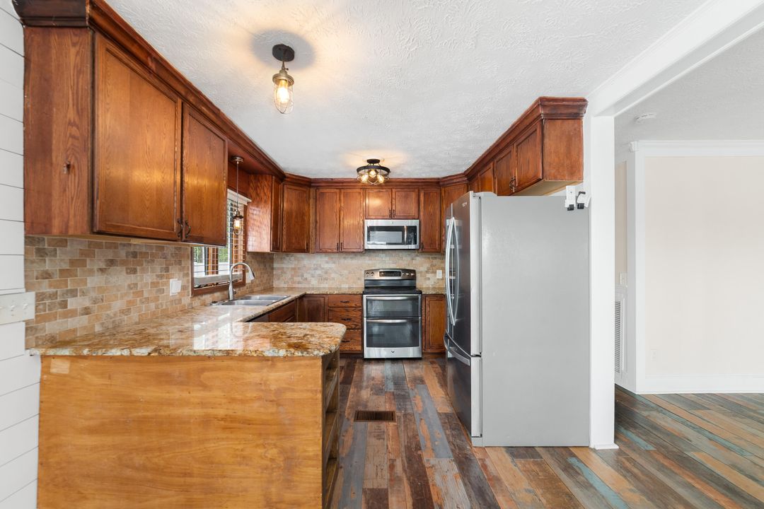 For Sale: $375,000 (3 beds, 1 baths, 1482 Square Feet)