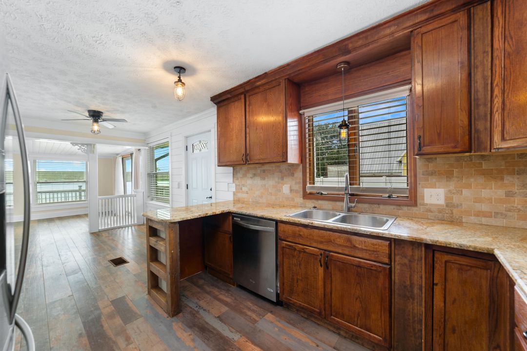 For Sale: $375,000 (3 beds, 1 baths, 1482 Square Feet)