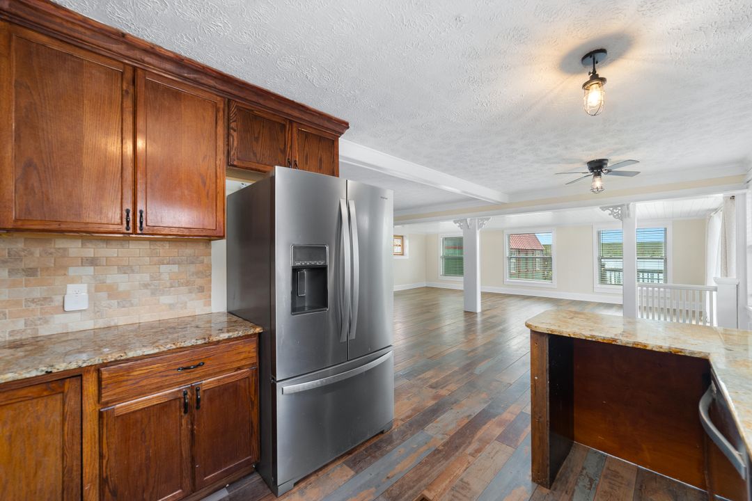 For Sale: $375,000 (3 beds, 1 baths, 1482 Square Feet)