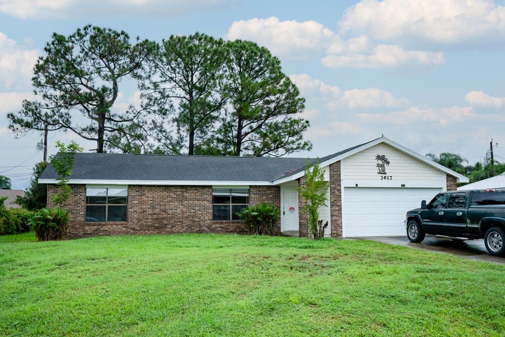 Recently Rented: $1,950 (3 beds, 2 baths, 1480 Square Feet)