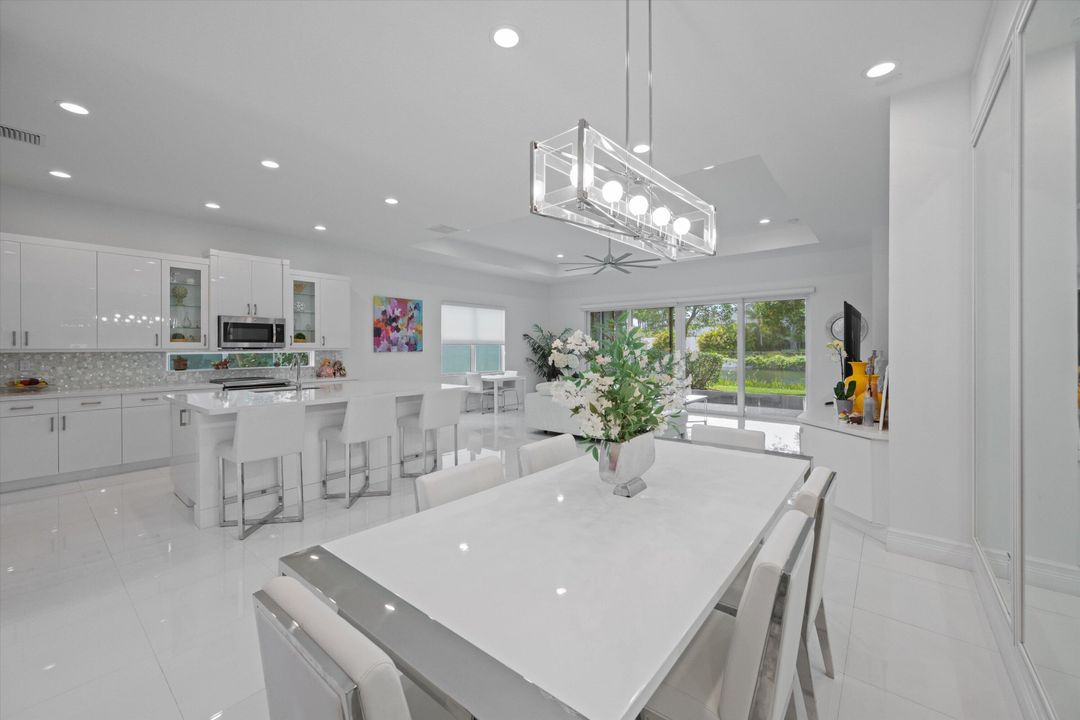 待售: $999,000 (2 贝兹, 2 浴室, 2214 平方英尺)