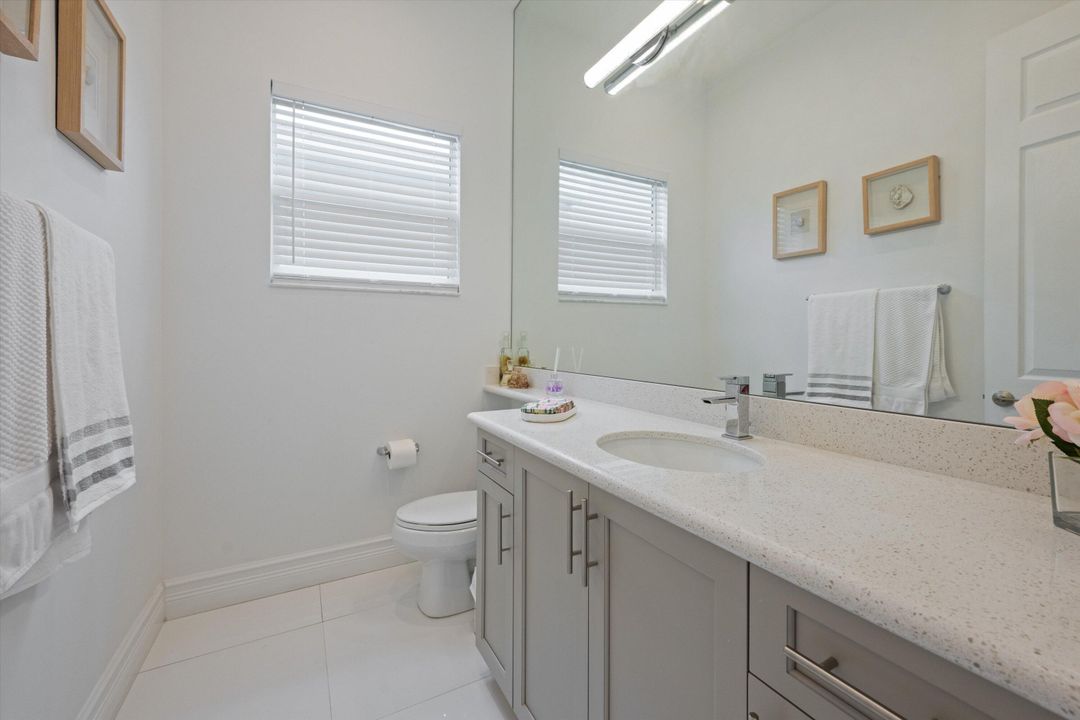 待售: $999,000 (2 贝兹, 2 浴室, 2214 平方英尺)