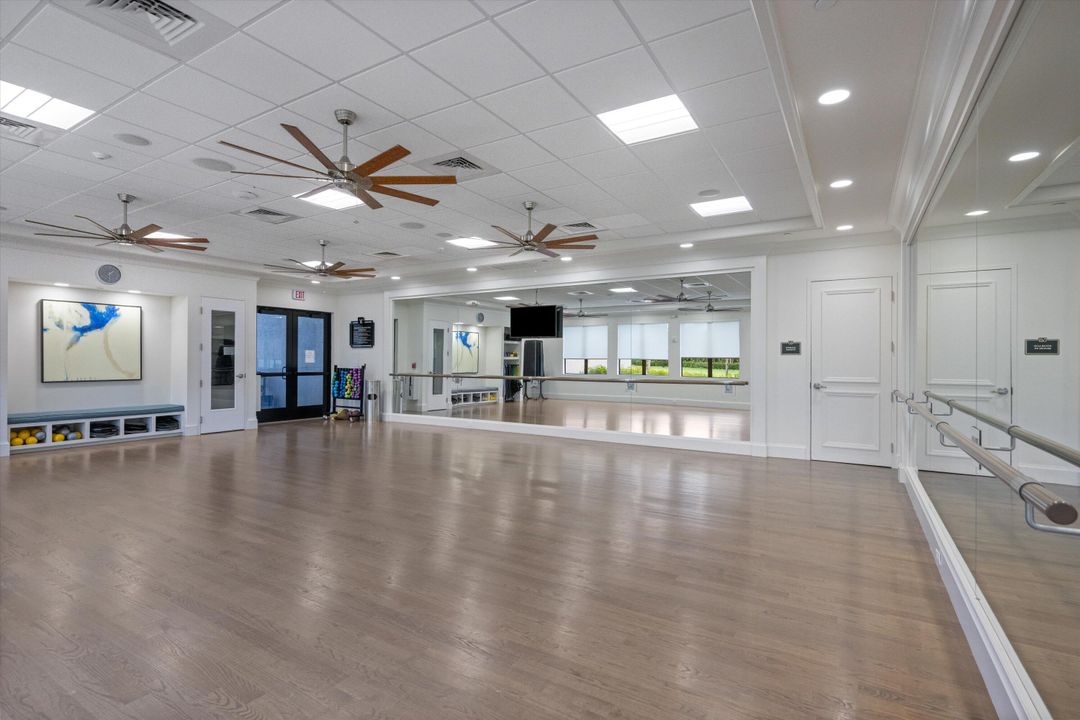 待售: $999,000 (2 贝兹, 2 浴室, 2214 平方英尺)