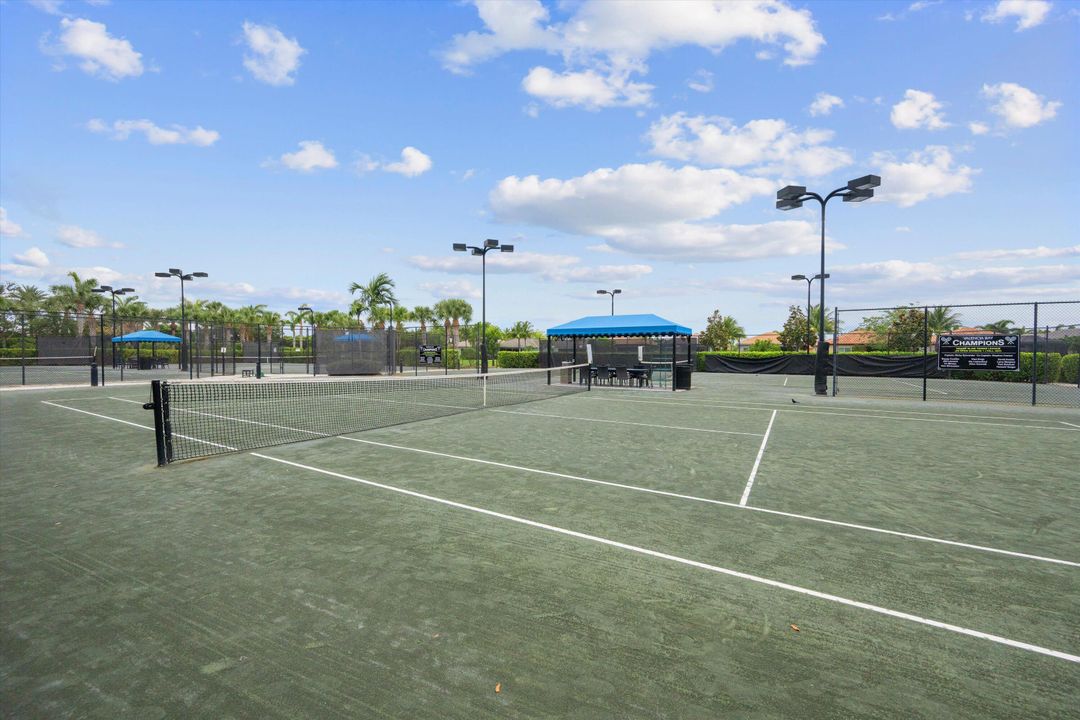 待售: $999,000 (2 贝兹, 2 浴室, 2214 平方英尺)