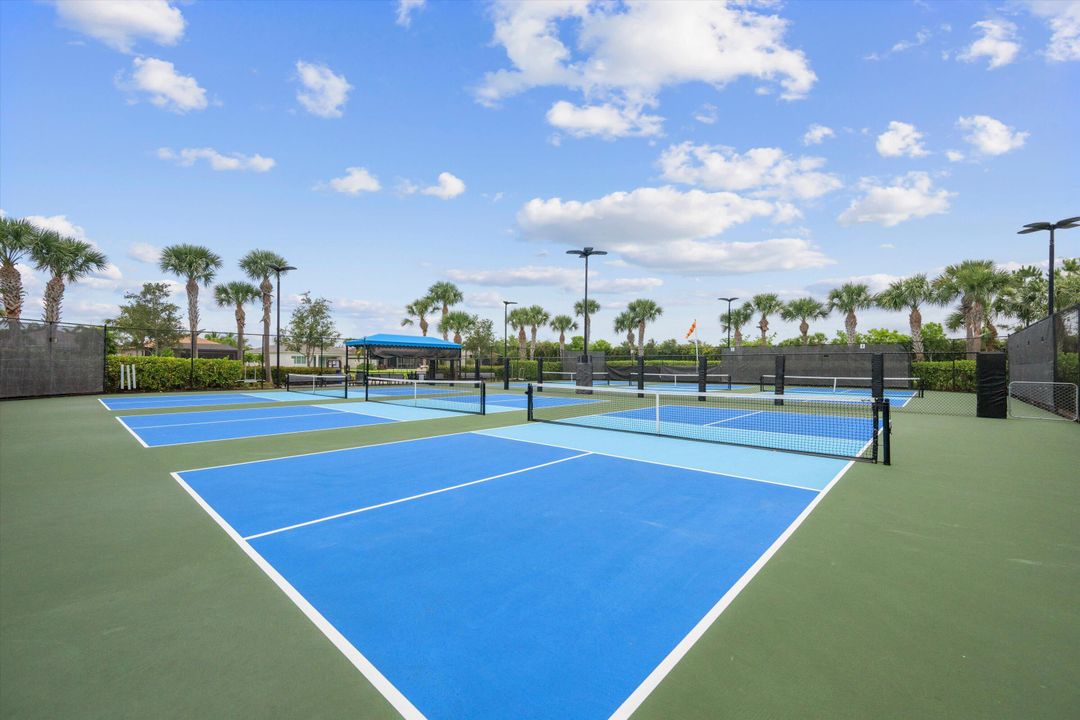 待售: $999,000 (2 贝兹, 2 浴室, 2214 平方英尺)