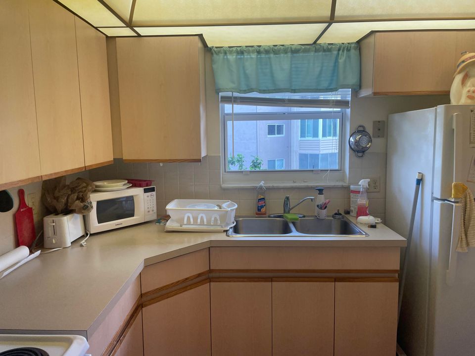 For Sale: $52,900 (1 beds, 1 baths, 696 Square Feet)