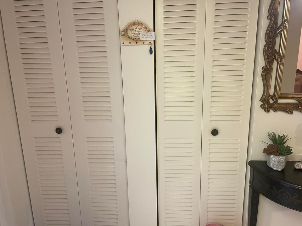 For Sale: $52,900 (1 beds, 1 baths, 696 Square Feet)