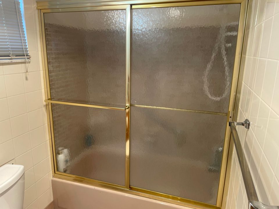 For Sale: $52,900 (1 beds, 1 baths, 696 Square Feet)