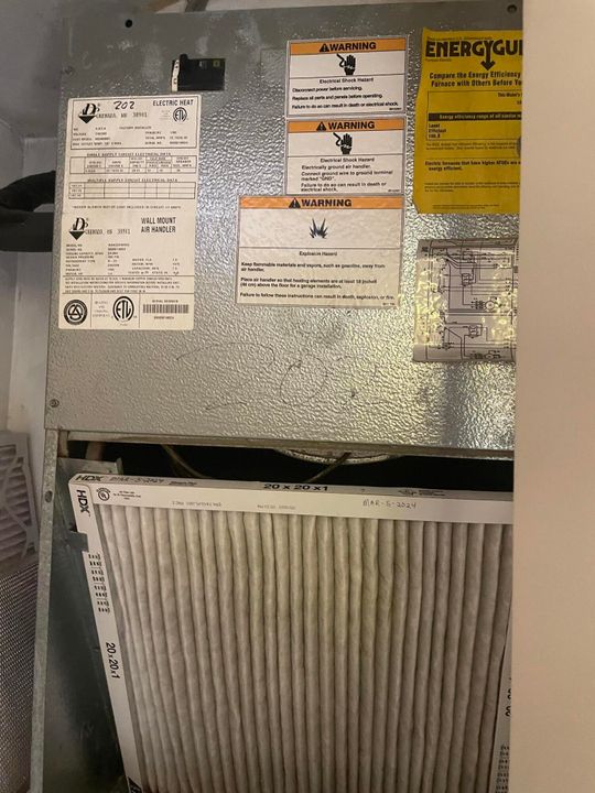 For Sale: $52,900 (1 beds, 1 baths, 696 Square Feet)