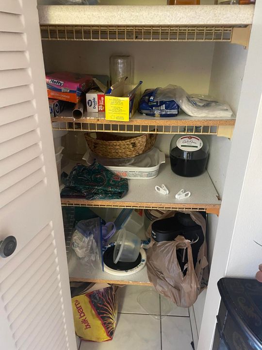 For Sale: $52,900 (1 beds, 1 baths, 696 Square Feet)