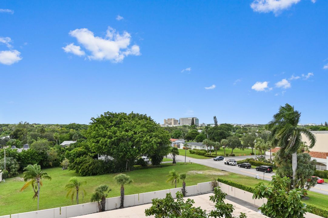 For Sale: $150,000 (1 beds, 1 baths, 731 Square Feet)