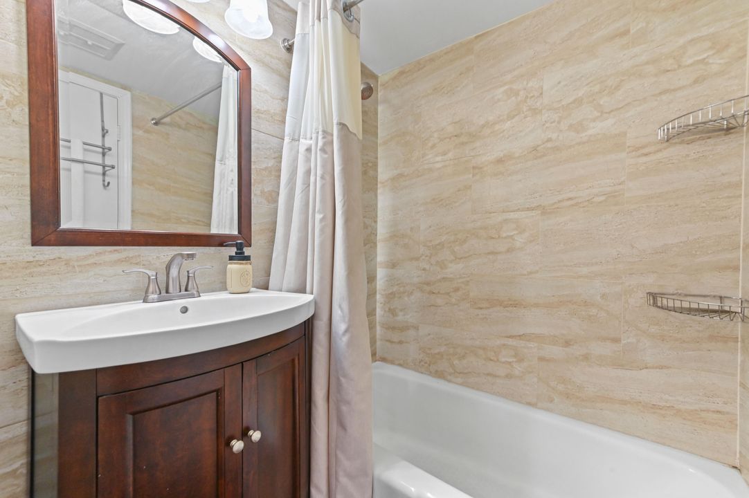 For Sale: $150,000 (1 beds, 1 baths, 731 Square Feet)