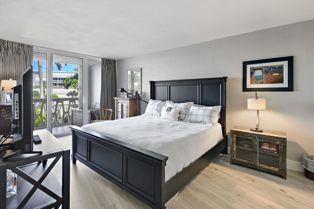 Active With Contract: $599,000 (2 beds, 2 baths, 1116 Square Feet)