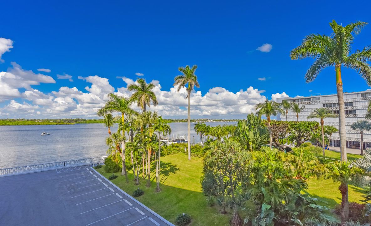 Active With Contract: $599,000 (2 beds, 2 baths, 1116 Square Feet)