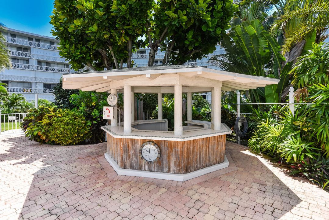 Active With Contract: $599,000 (2 beds, 2 baths, 1116 Square Feet)