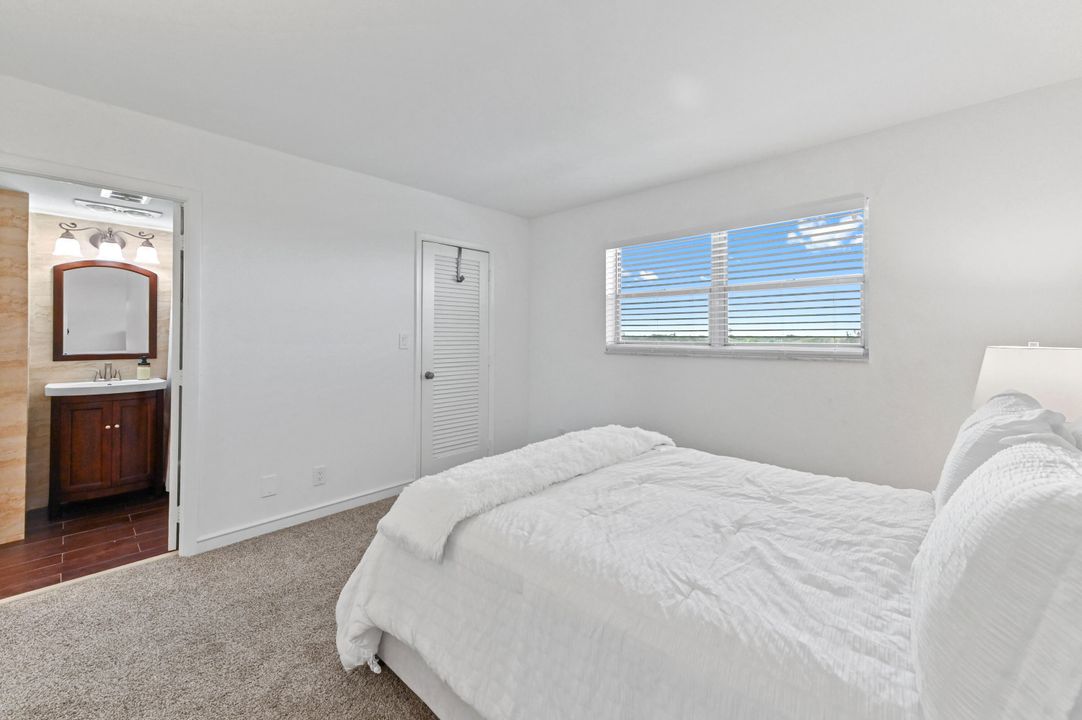 For Sale: $150,000 (1 beds, 1 baths, 731 Square Feet)