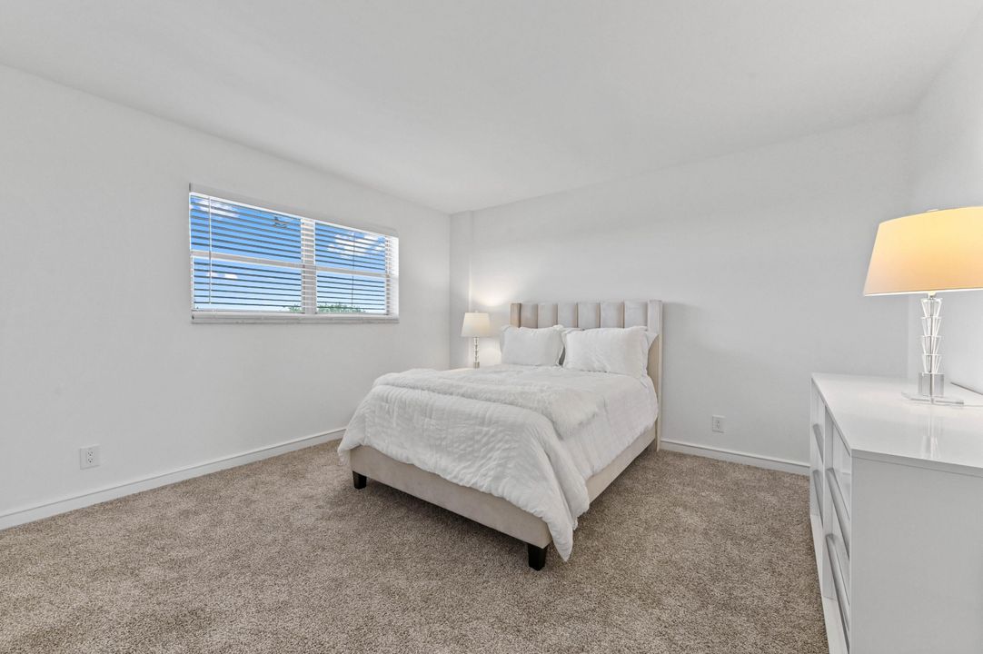 For Sale: $150,000 (1 beds, 1 baths, 731 Square Feet)