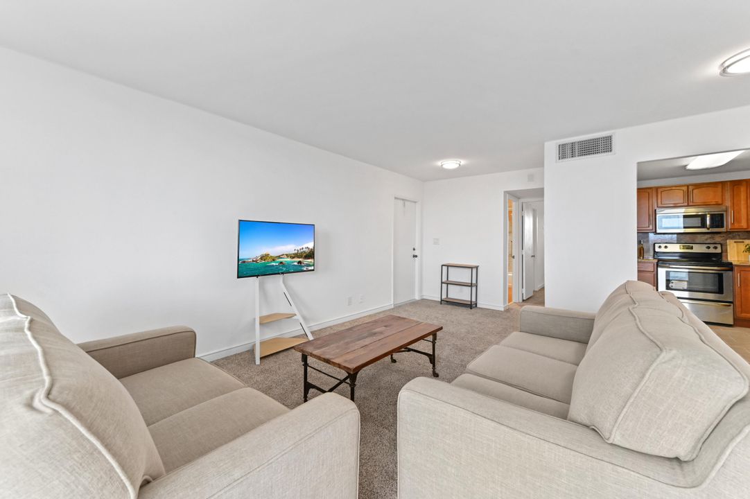 For Sale: $150,000 (1 beds, 1 baths, 731 Square Feet)