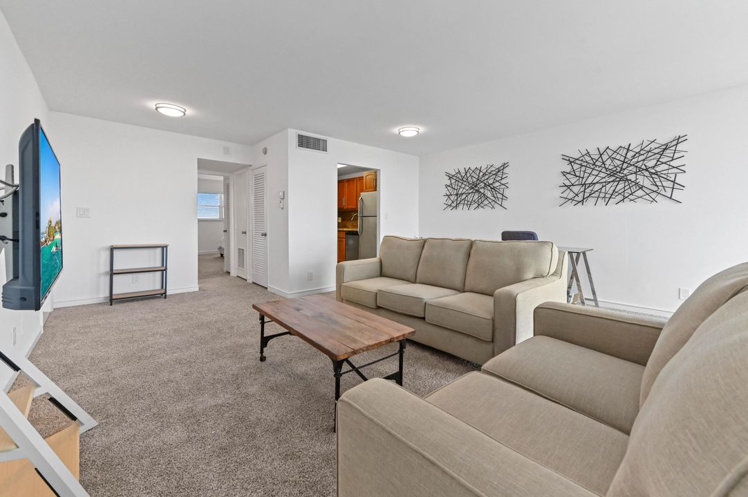 For Sale: $150,000 (1 beds, 1 baths, 731 Square Feet)