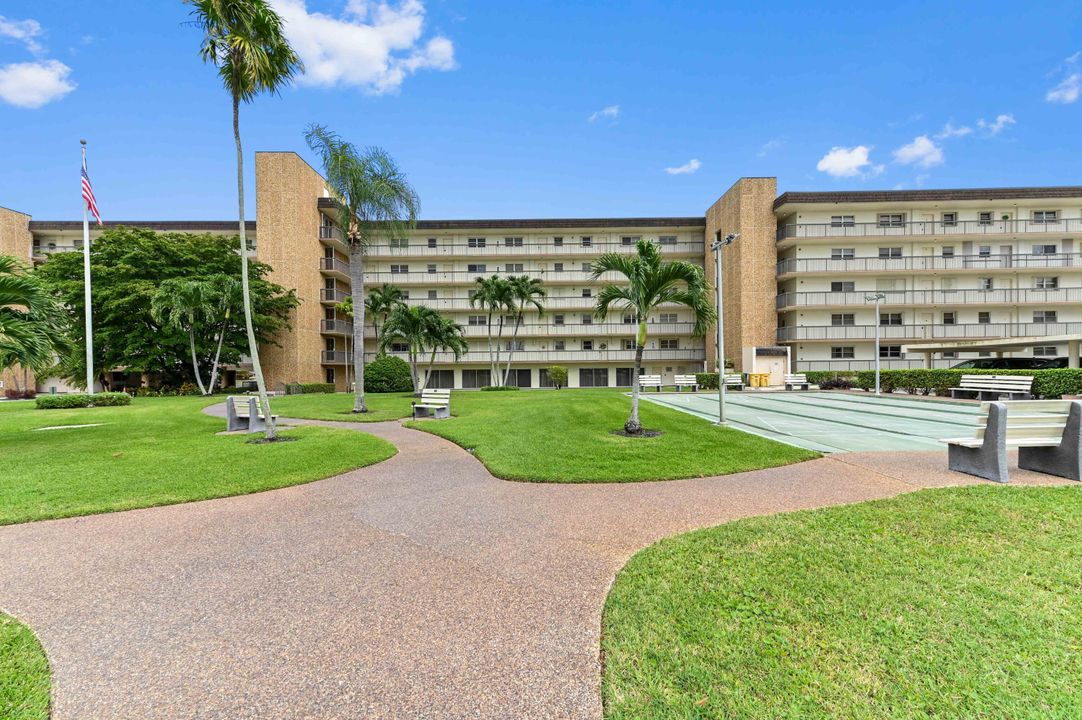 For Sale: $150,000 (1 beds, 1 baths, 731 Square Feet)