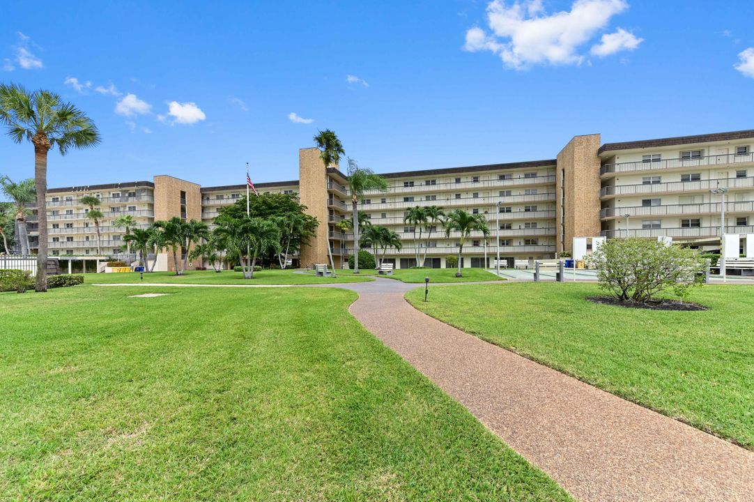 For Sale: $150,000 (1 beds, 1 baths, 731 Square Feet)