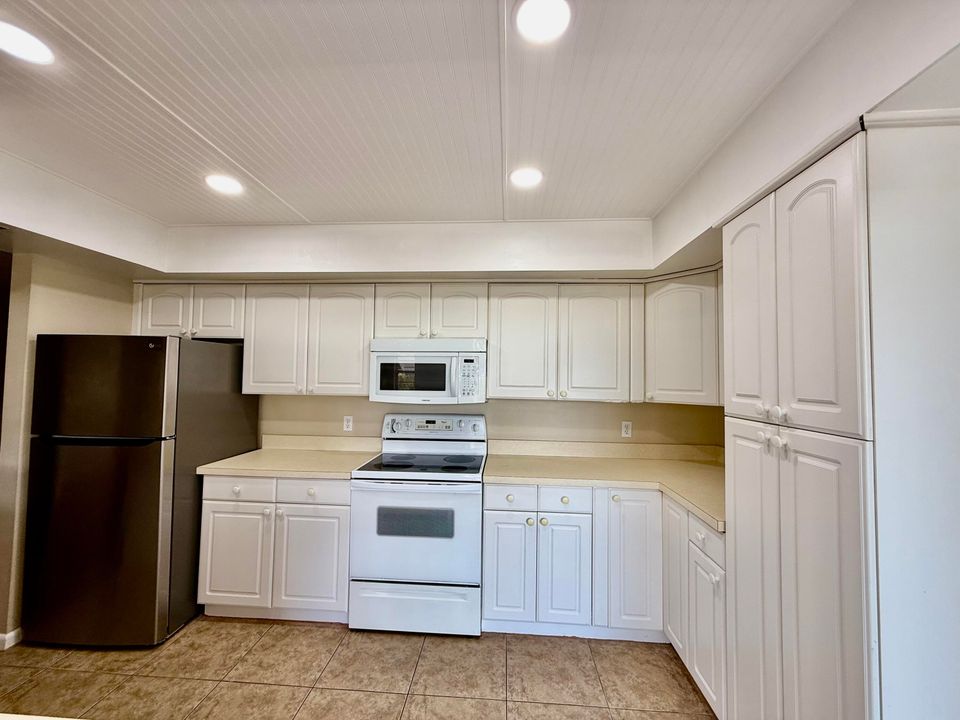 待售: $294,500 (2 贝兹, 2 浴室, 1335 平方英尺)