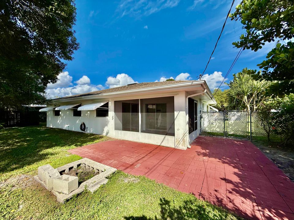 待售: $294,500 (2 贝兹, 2 浴室, 1335 平方英尺)