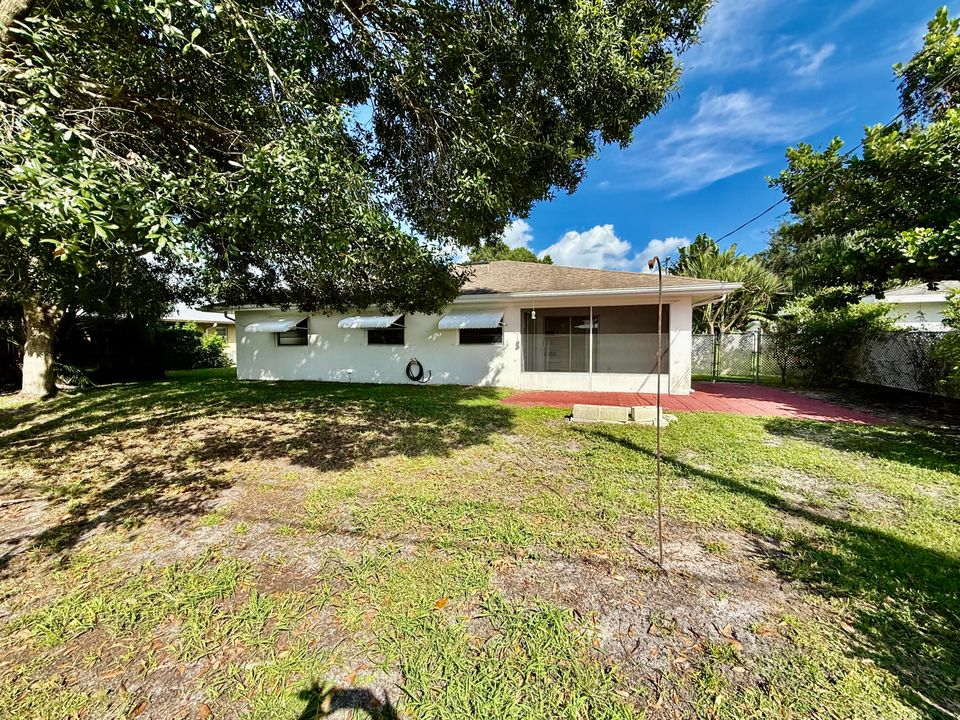 待售: $294,500 (2 贝兹, 2 浴室, 1335 平方英尺)