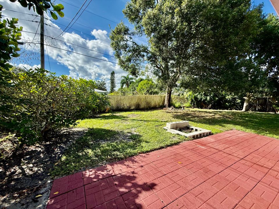 待售: $294,500 (2 贝兹, 2 浴室, 1335 平方英尺)