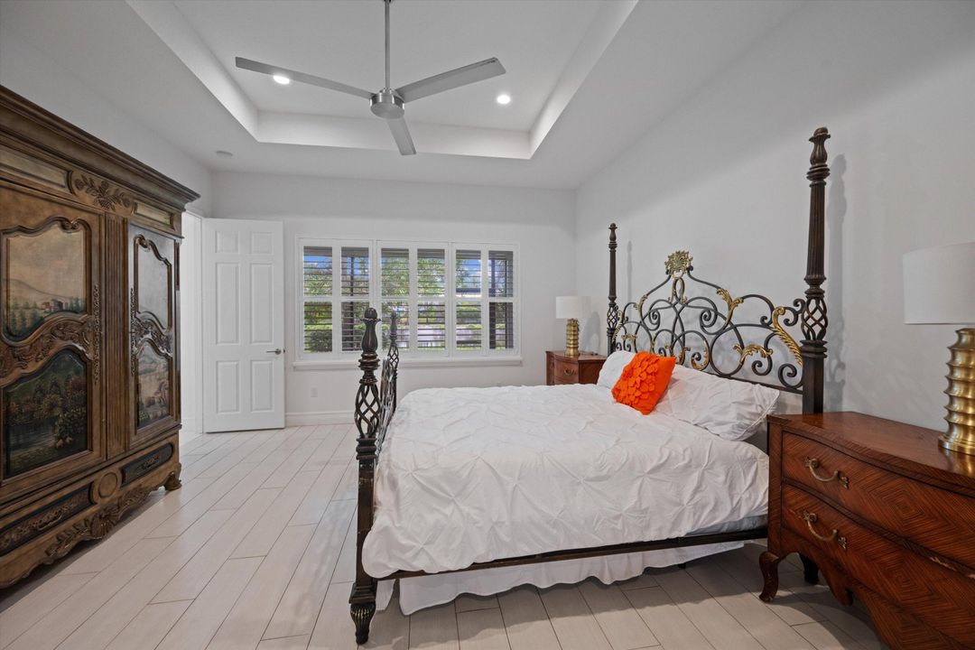 待售: $999,000 (2 贝兹, 2 浴室, 2214 平方英尺)