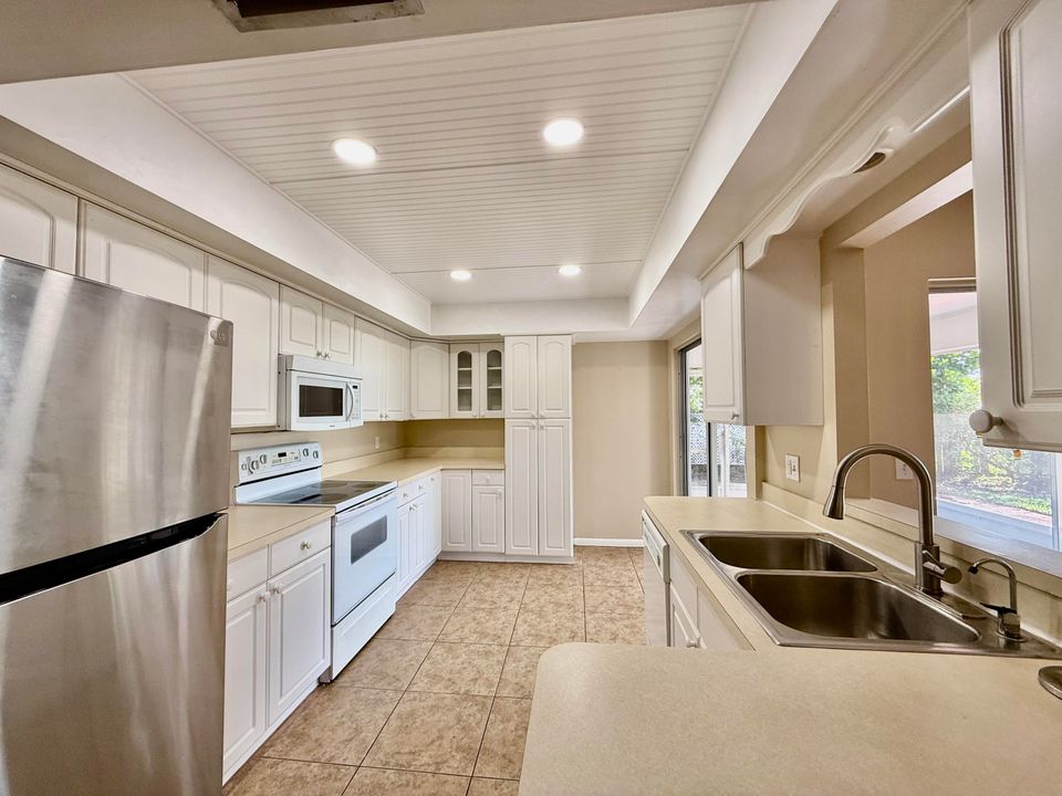 待售: $294,500 (2 贝兹, 2 浴室, 1335 平方英尺)