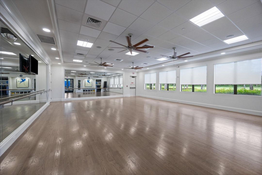 待售: $999,000 (2 贝兹, 2 浴室, 2214 平方英尺)