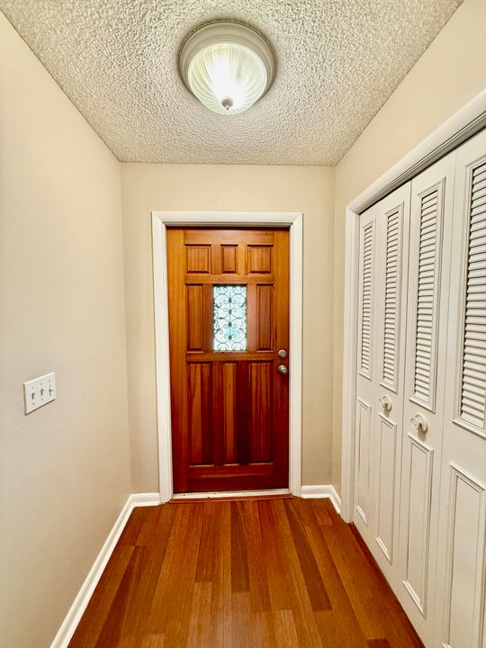 待售: $294,500 (2 贝兹, 2 浴室, 1335 平方英尺)