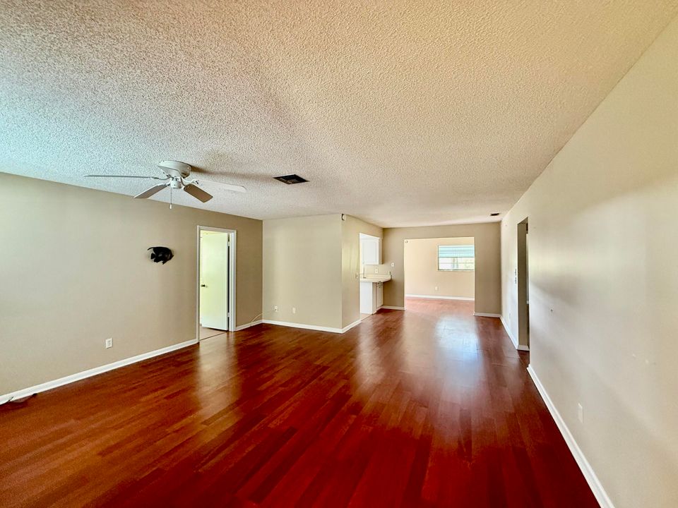 待售: $294,500 (2 贝兹, 2 浴室, 1335 平方英尺)