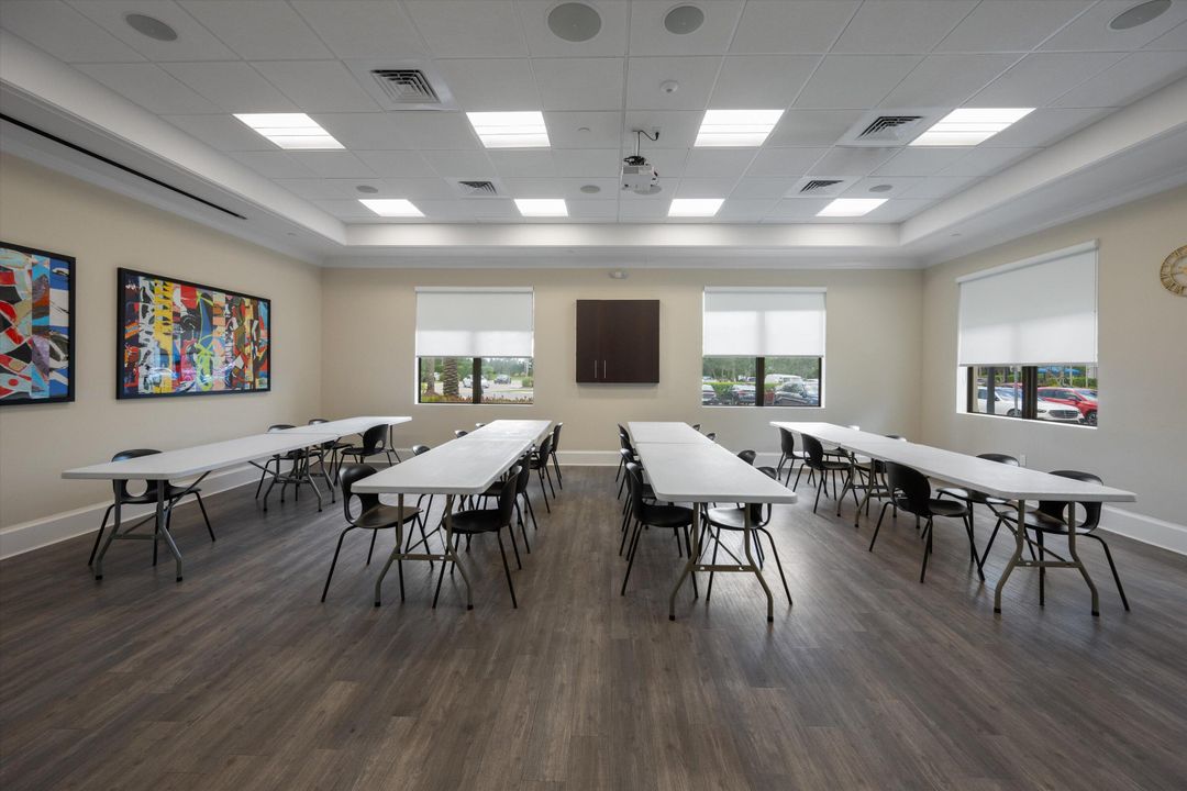 待售: $999,000 (2 贝兹, 2 浴室, 2214 平方英尺)