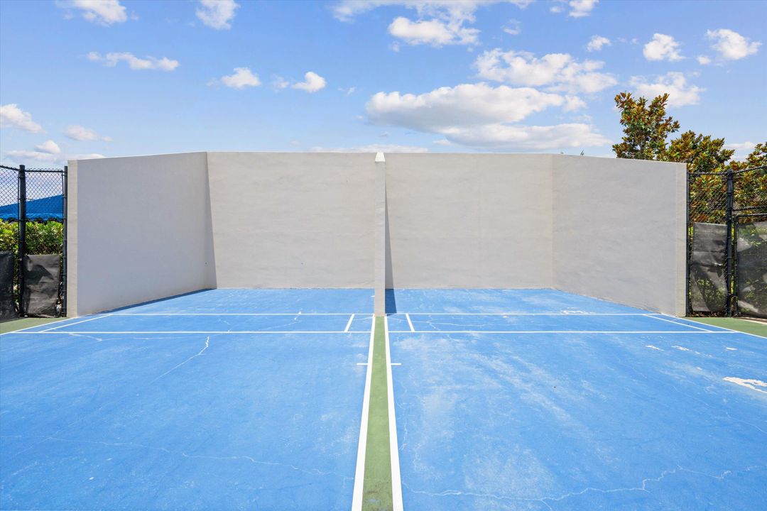 待售: $999,000 (2 贝兹, 2 浴室, 2214 平方英尺)